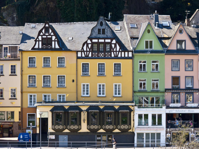 <p>Houses-on-the-Mosel.jpg </p>Colourful, attractive houses of various shapes and sizes line the Mosel river at Cochem.