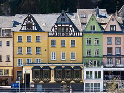 8258   Houses on the Mosel