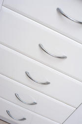 8223   Set of white kitchen drawers