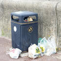 7754   Litter bin and rubbish