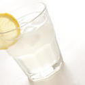 10446   Long glass of clear spirits with lemon