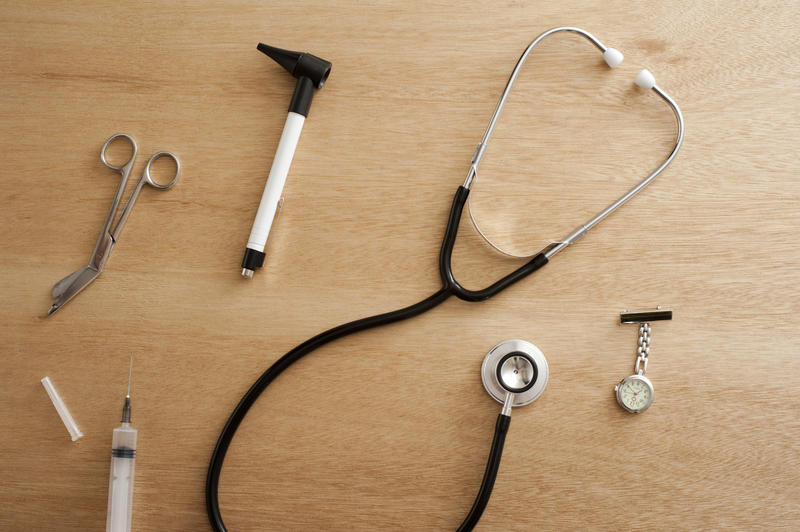 a wooden table with medical diagnostic equipment