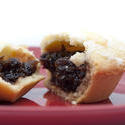 8662   Detail of a fresh fruity Christmas mince pie