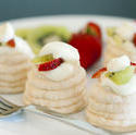 8504   Indiviual meringue pavlovas