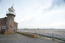 7800   Morecambe lighthouse