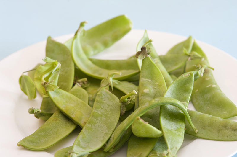 Fresh sugarsnap peas, snow peas or mangetout, a vegetarian delicacy with their crisp green edible pods