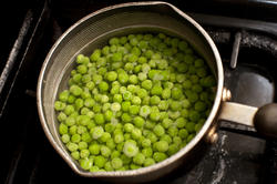10515   Petit pois peas cokking in a pot