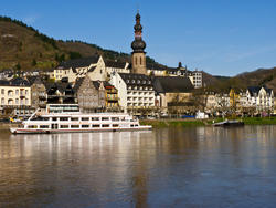 8255   Riverboat on the Mosel River