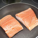 8515   Pan frying salmon steaks