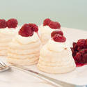 8468   Meringue pavlovas with raspberries