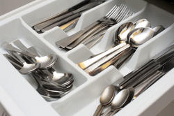 8216   Open cutlery drawer