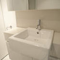 10666   Elegant Square Ceramic Sink in the Bathroom