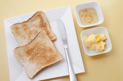 8450   White toast with butter and marmalade