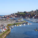 7860   Whitby upper harbour and abbey ruins