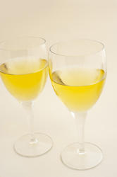 11646   Two glasses of white wine