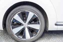 16336   Alloy wheel on a modern car