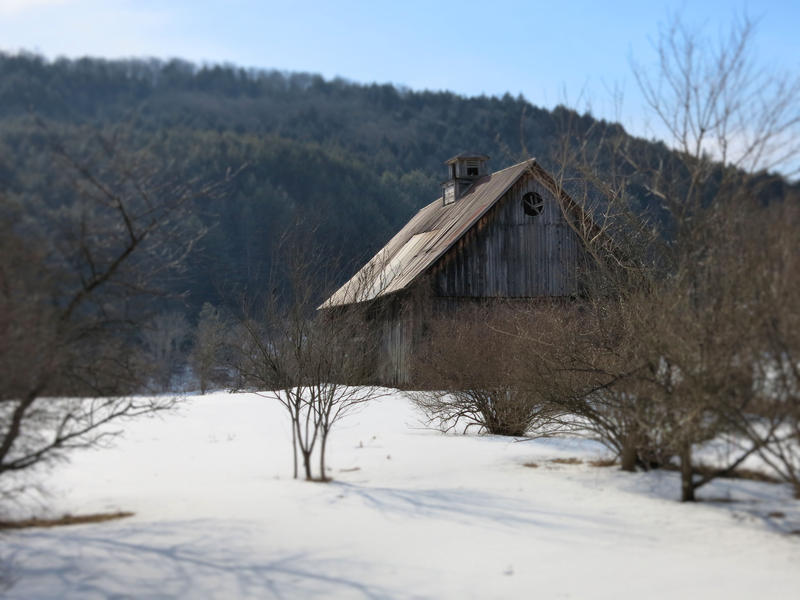 <p>A barn in rural VT in Winter, in focus.</p>