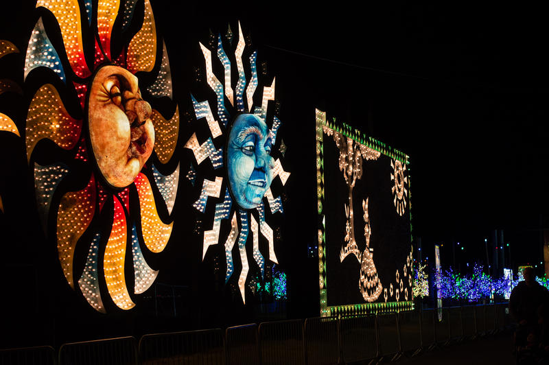 <p>Blackpool is a seaside town in the north of the UK, each year they have a light show called Blackpool Illuminations. Blackpool is known as the Vegas of the north and has a Tower, beach, vintage trams and more. </p>
Blackpool Illumination - sun