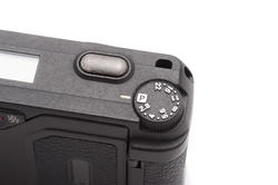 12152   f stop dial on a camera