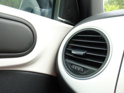 16350   Side air vent in a car