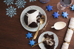 13142   Serving Christmas pudding with brandy cream
