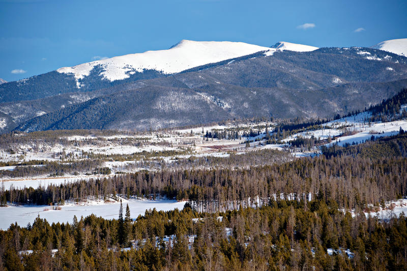 <p>During a late winter afternoon these Colorado mountains are visible near Lake Dillon.</p>
<p><a href="http://pinterest.com/michaelkirsh/">http://pinterest.com/michaelkirsh/</a></p>