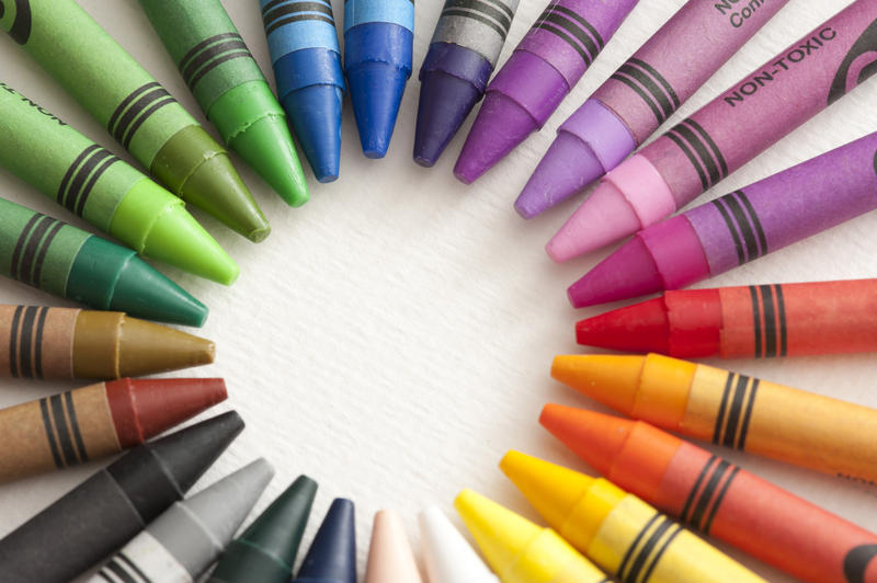 a ring of wax crayons arranged in order of colour