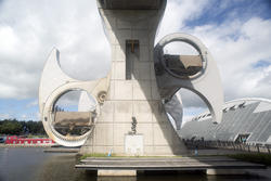 12812   Falkirk Wheel in motion