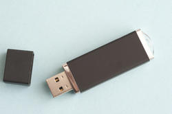 13754   Flash drive with cap