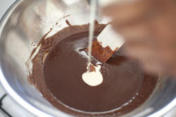 13014   Baker making chocolate icing