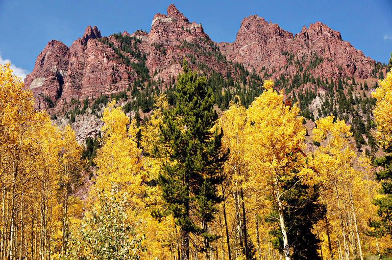 <p>At Maroon Lake Colorado jagged spires form the backdrop to peak golden autumn aspen trees. &nbsp;This a part of a series of photographs taken at Maroon Lake on 9-22-2012.</p>
