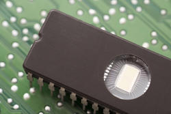 13772   Memory chip close up