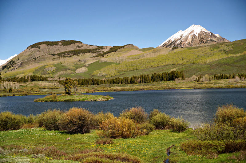 <p>Peanut Lake is a small body of water near Crested Butte Colorado. Here a small island can be seen in the middle of the lake.</p>
<p><a href="http://pinterest.com/michaelkirsh/">http://pinterest.com/michaelkirsh/</a></p>