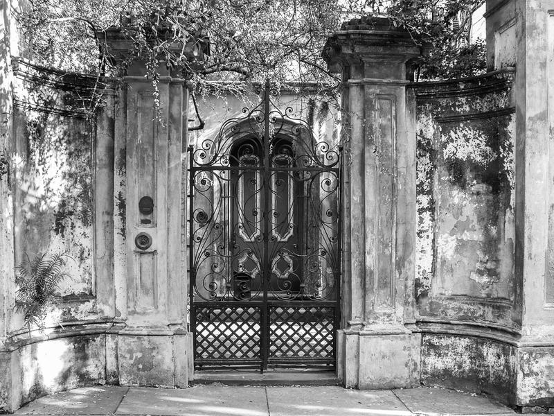 <p>Antique entrance to old Victorian home, Charlston, NC.&nbsp;</p>
