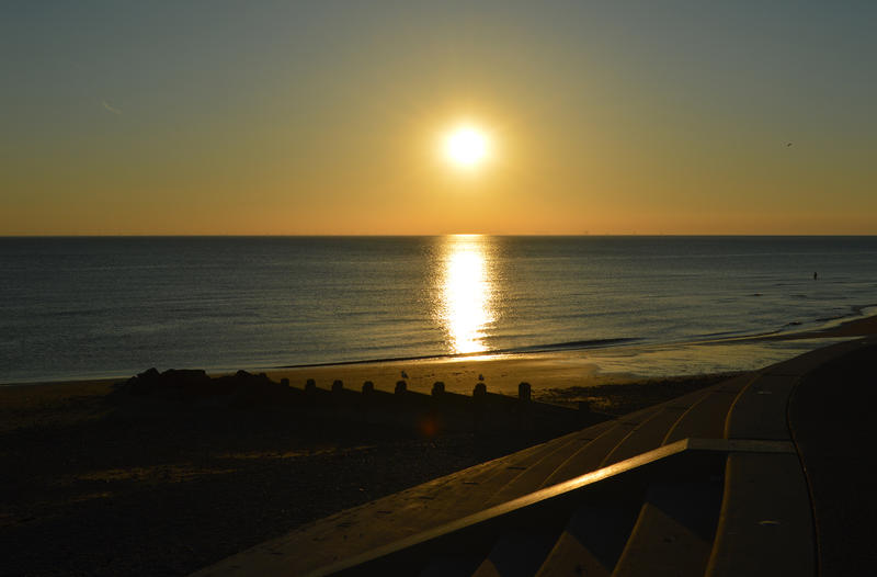 <p>FREE PHOTO showing a golden or orange sunset by the sea. Great for a travel / holiday advert or website.</p>

<p>&nbsp;</p>
FREE sunset by the sea photo