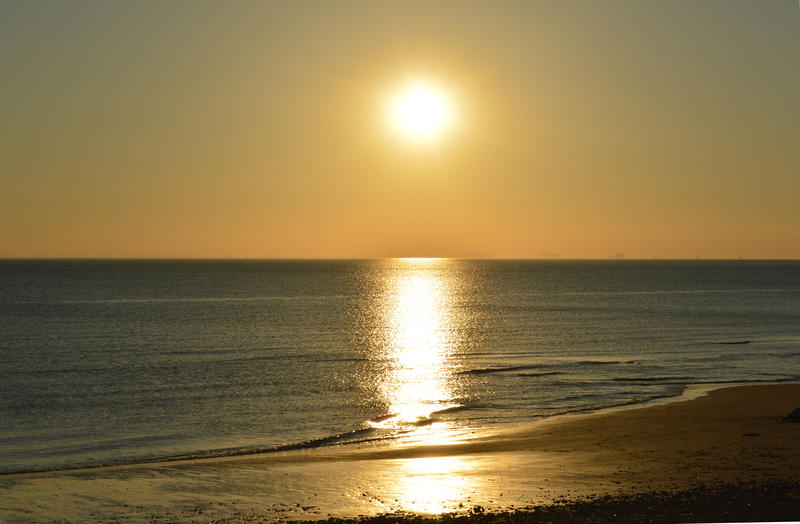 17020   Romantic sunset by the sea