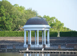 15580   Victorian bandstand by a lake