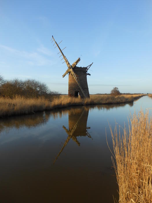 <p>The Norfolk Broads UK abandoned windmill</p>
