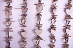 13506   Wooden heart decoration
