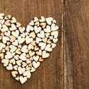 13513   Small wooden hearts