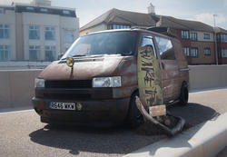 17376   Rusty retro camper van