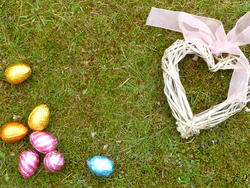 17354   Easter eggs and heart on the ground