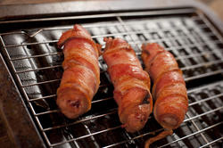 17252   Close up of cooked pigs in blankets on oven tray