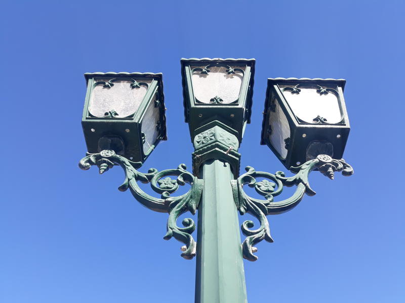 <p>Traditional light found in Sydney, Australia.</p>
