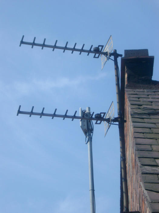 a UK analogue roof top TV antenna
