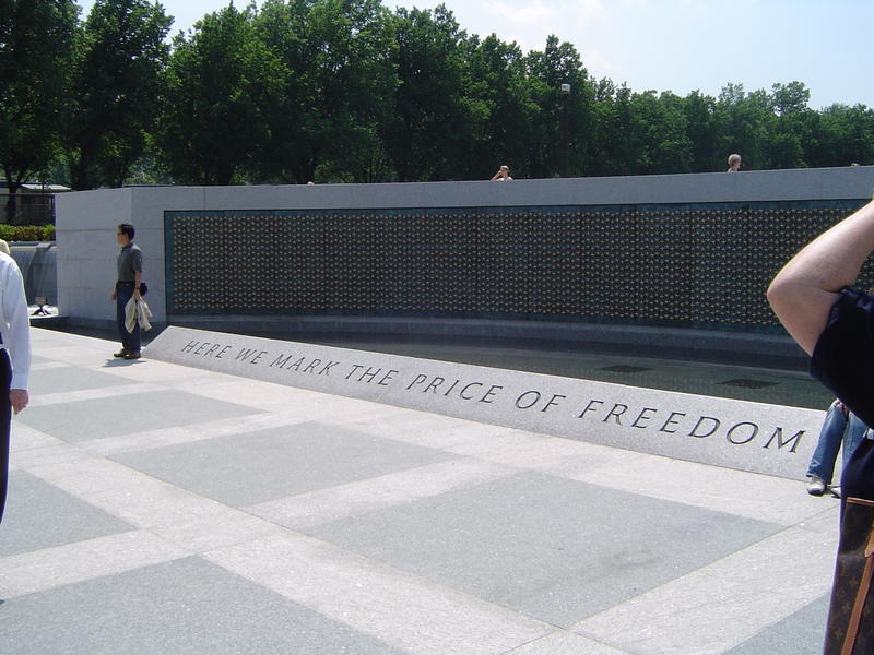 world war two memorial, washington DC, "Here we mark the price of freedom", each gold star represents 100 americans who died