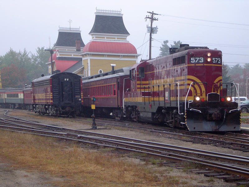 a US train locomotive in a shunting yard