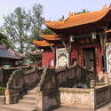 1910-China_Yangtze_Fengdu_shrine_pagoda_0.jpg