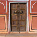 1920-India_Rajasthan_Jaipur_doorway_01.jpg