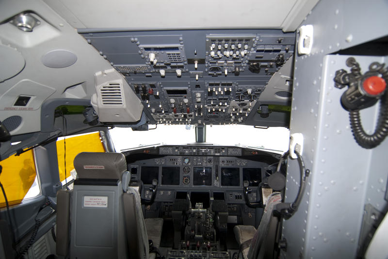 the flight deck of a modern passenger aircraft